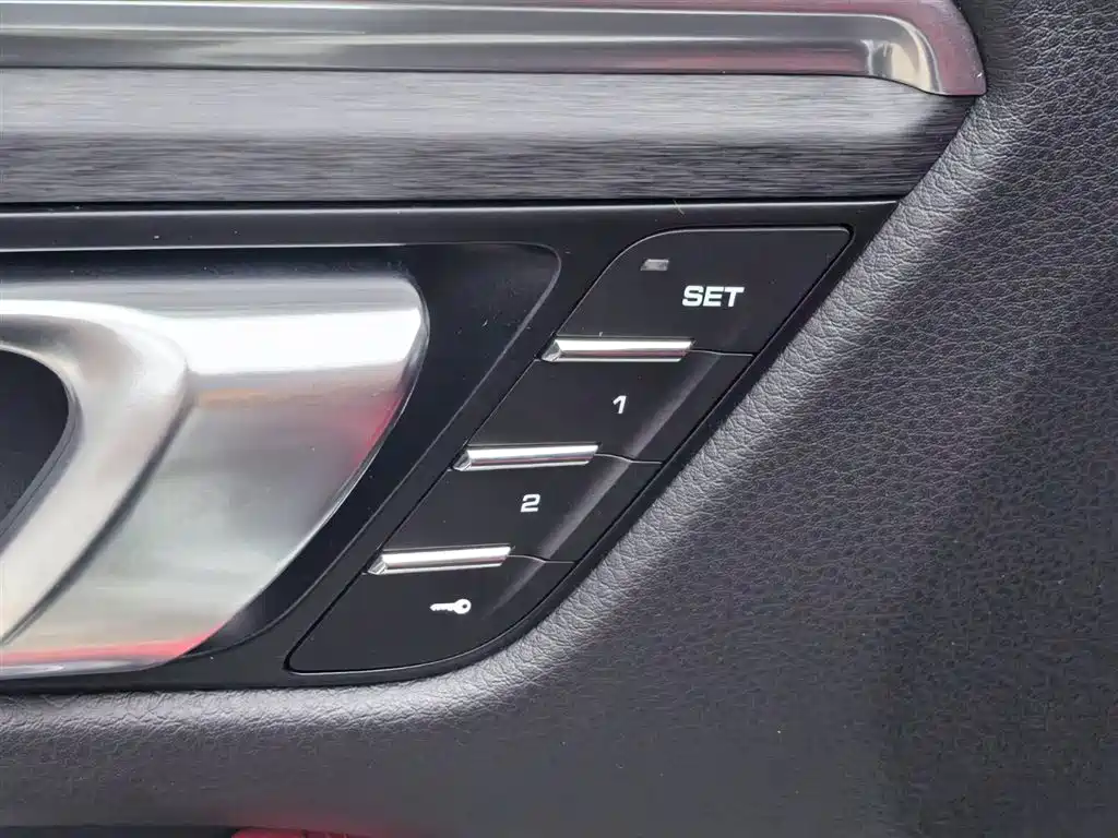 Porsche Macan — миниатюра 26