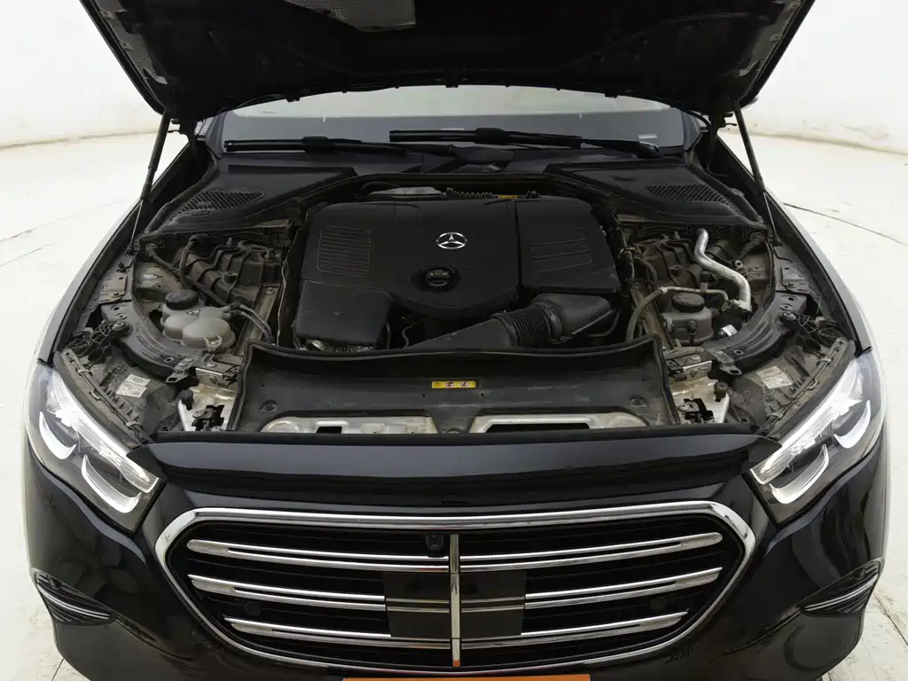 Mercedes-Benz E-Class — миниатюра 14