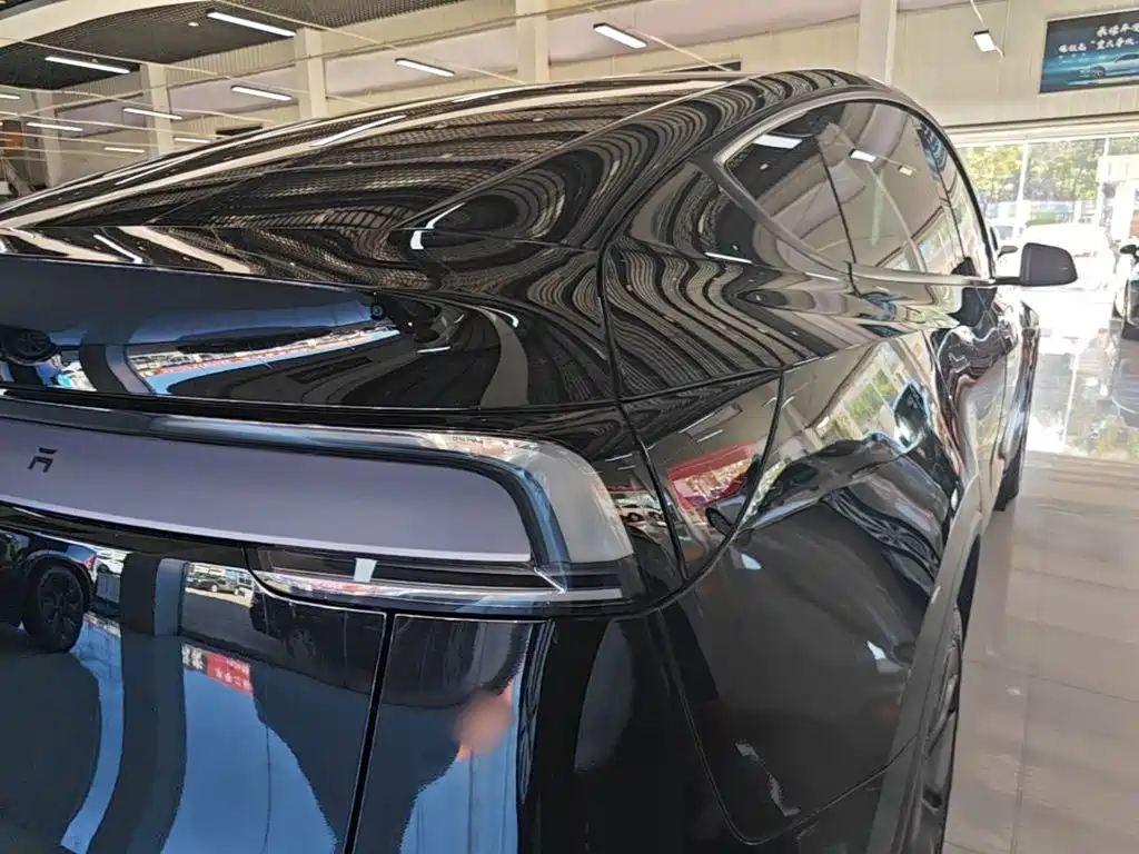 Tesla Model Y — миниатюра 8