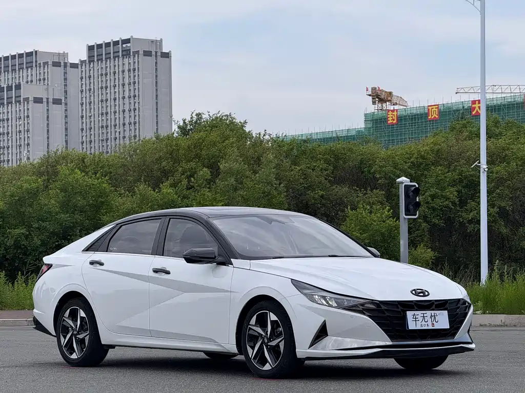 Hyundai Elantra 2022 1.5L CVT LUX Luxury