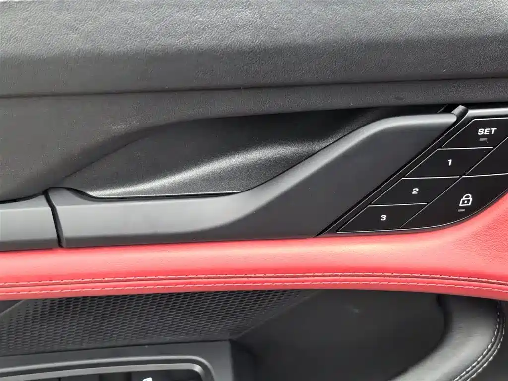 Porsche Taycan — миниатюра 25