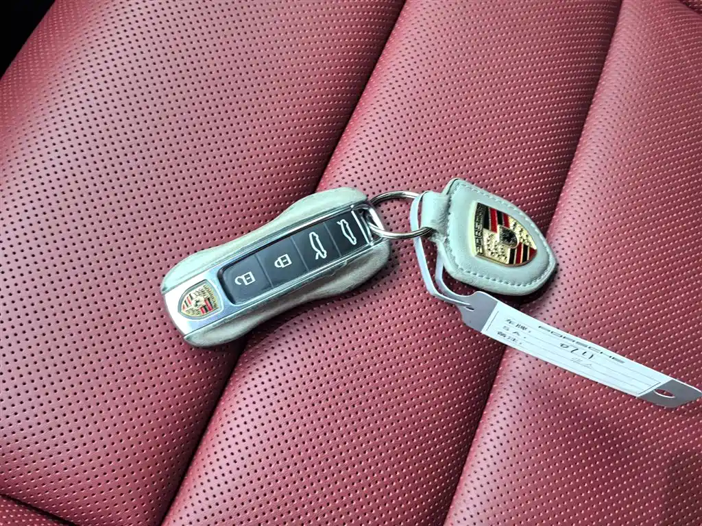 Porsche Taycan — миниатюра 8