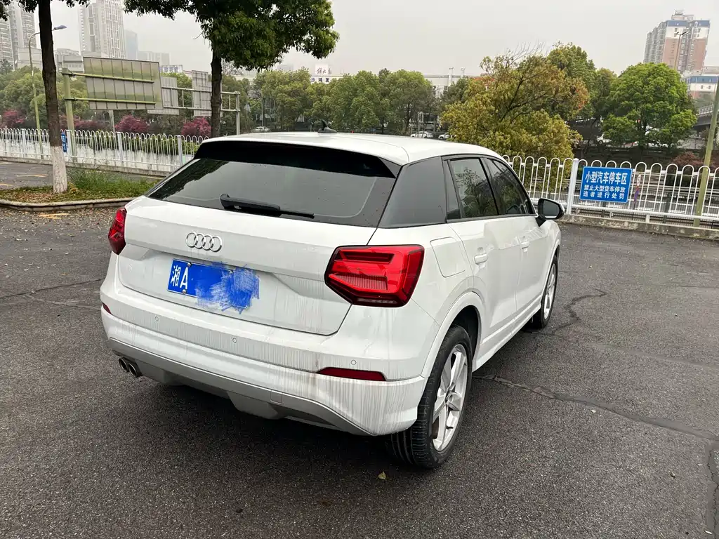 AUDI Q2L