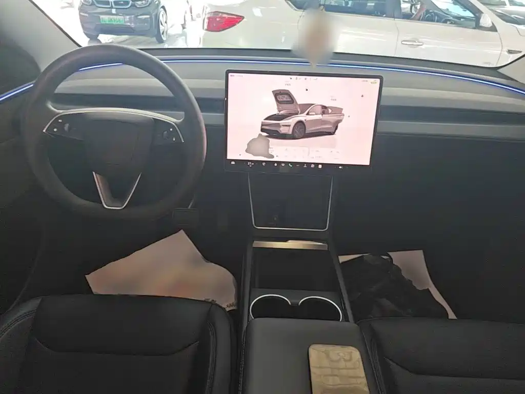 Tesla Model Y — миниатюра 10