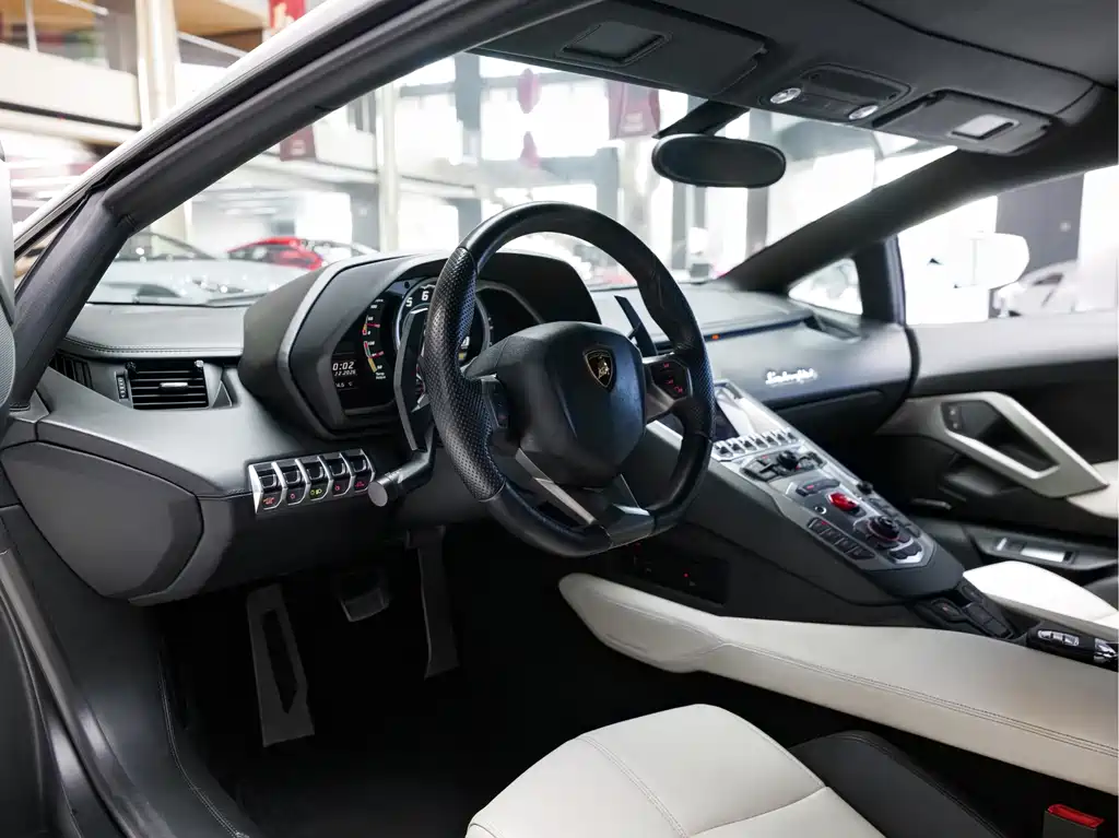 Lamborghini Aventador — миниатюра 10