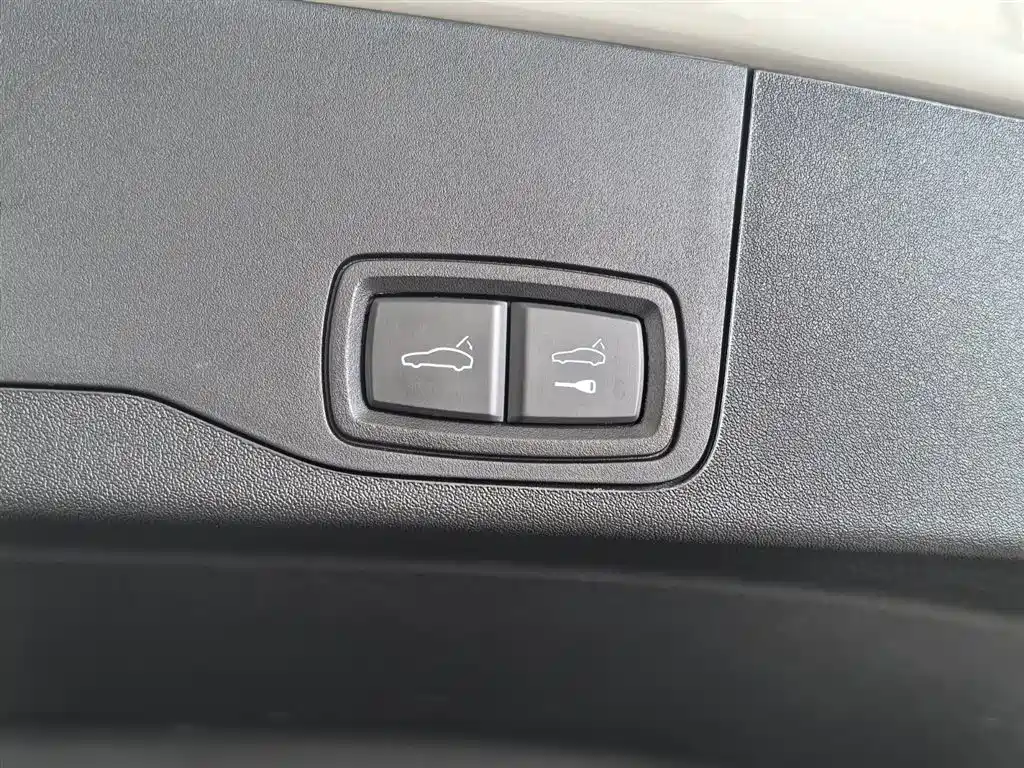 Porsche Taycan — миниатюра 15