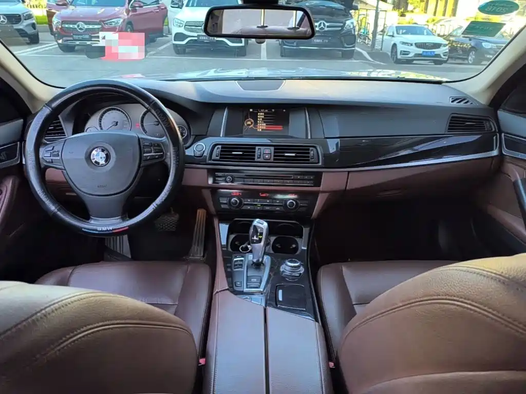 BMW 5 Series — миниатюра 13