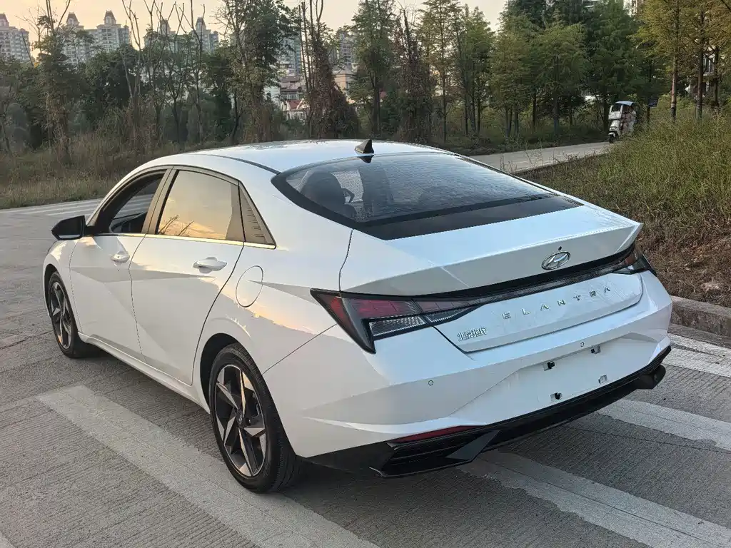 Hyundai Elantra — миниатюра 17