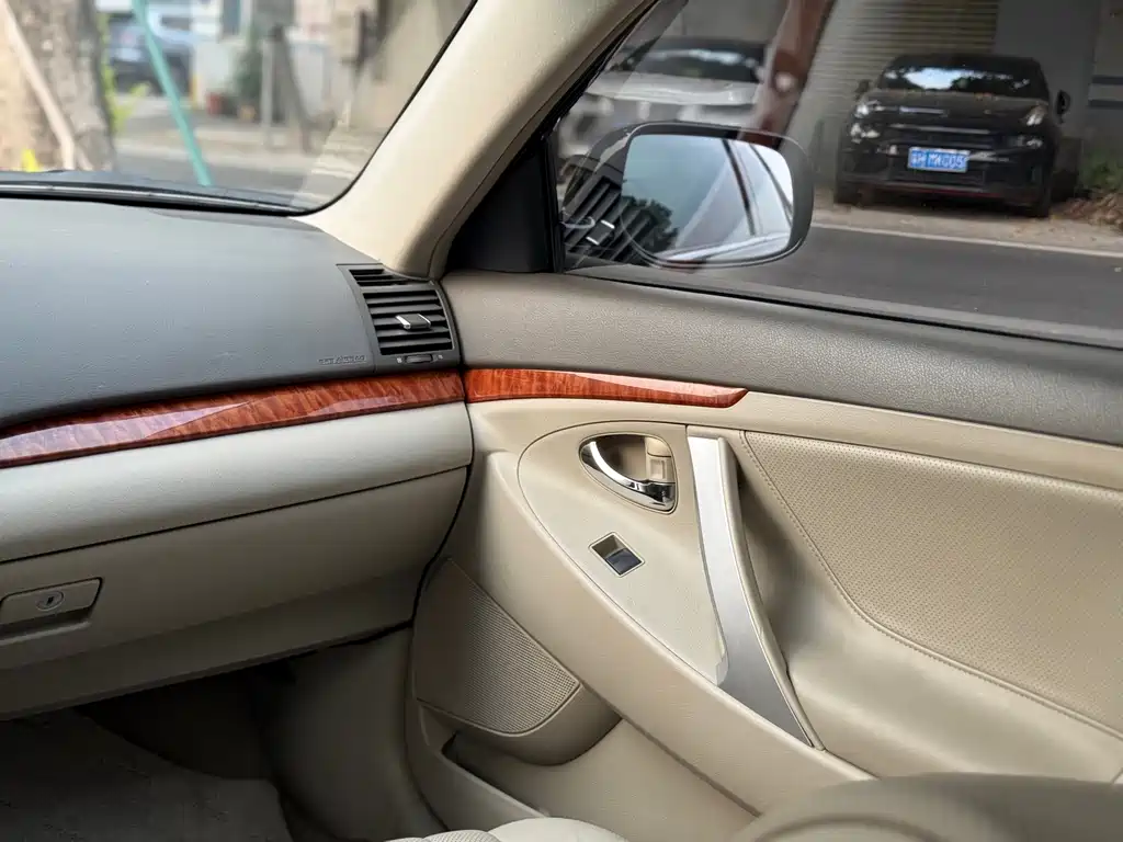 Toyota Camry — миниатюра 19
