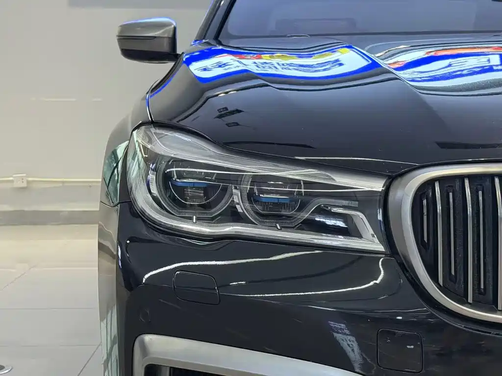 BMW 7 Series — миниатюра 4