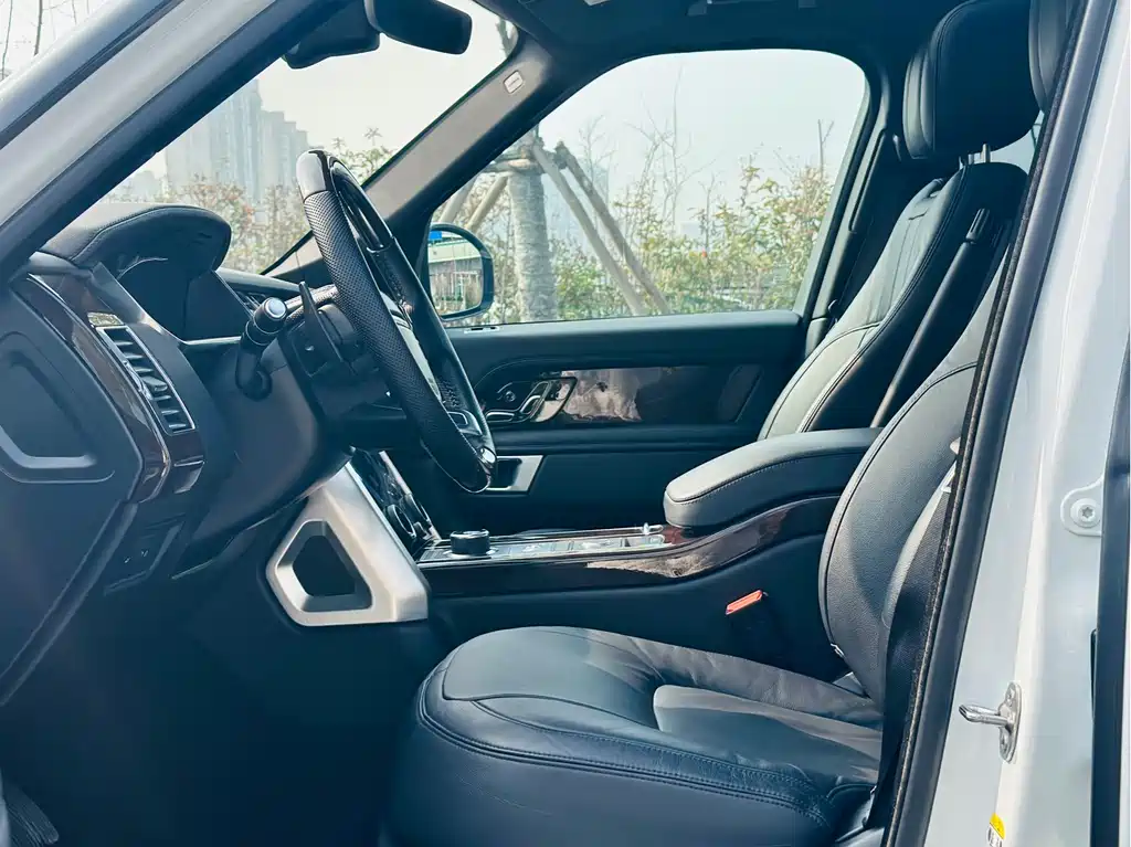 Land Rover Range Rover — миниатюра 4