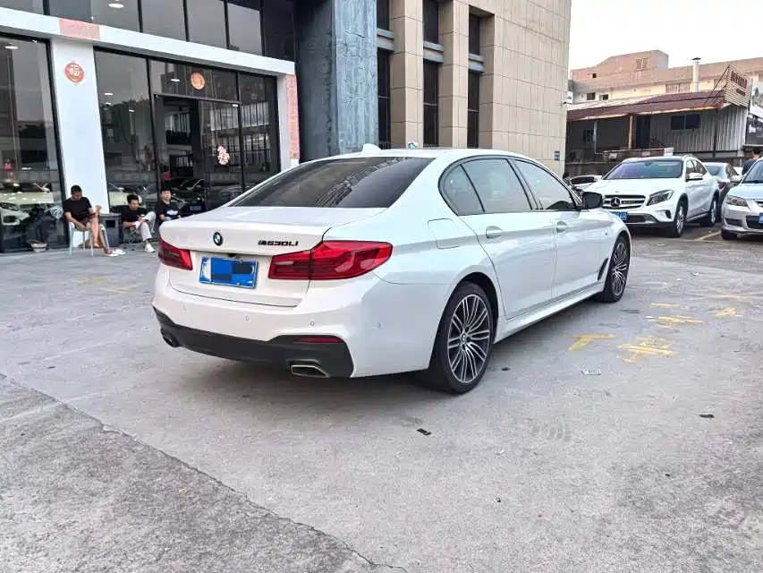 BMW 5 Series — миниатюра 4