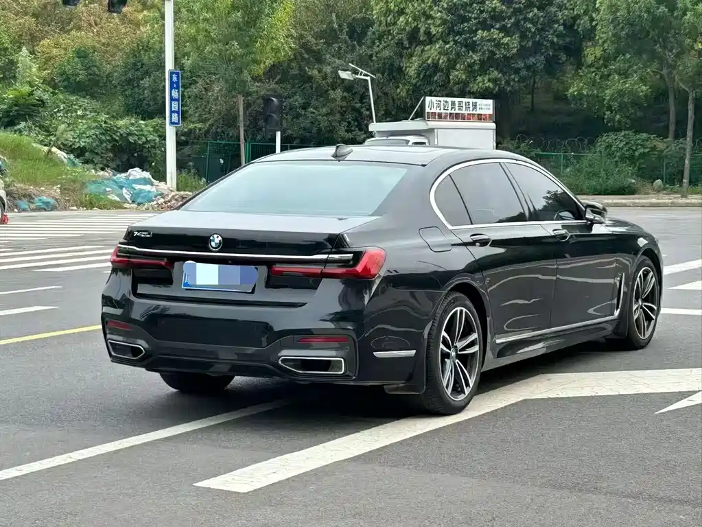BMW 7 Series — миниатюра 8