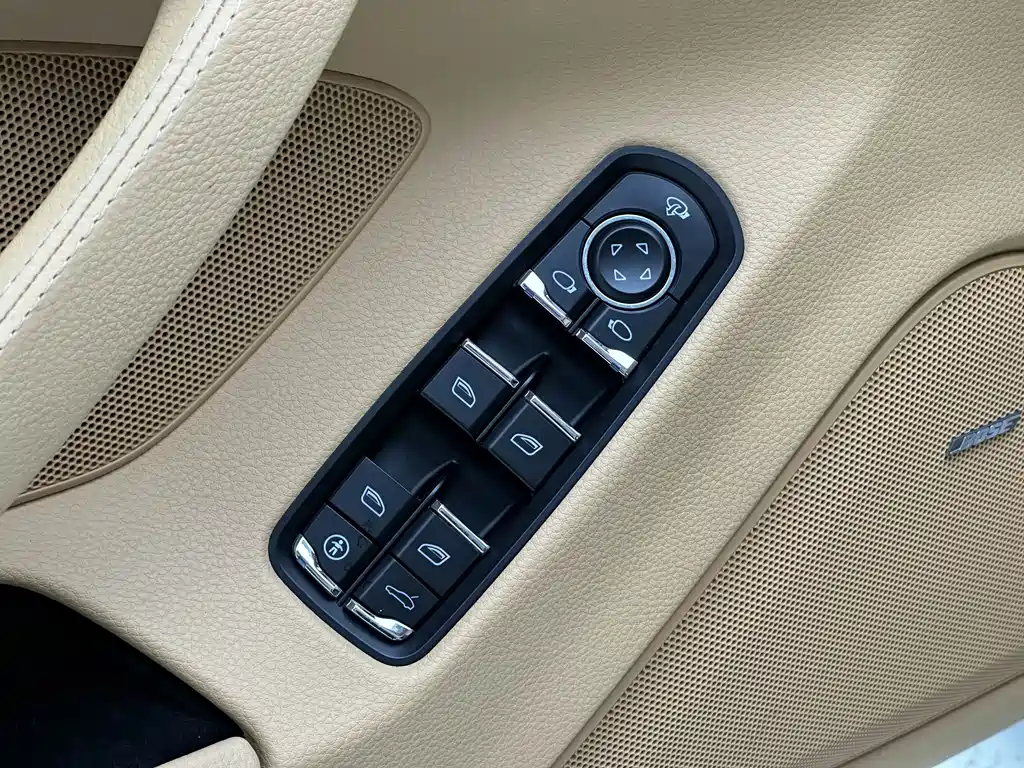 Porsche Panamera — миниатюра 22