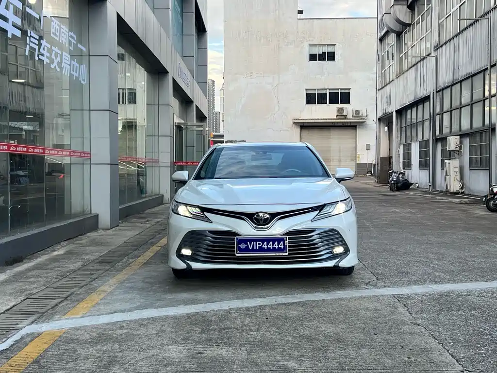 Toyota Camry — миниатюра 2