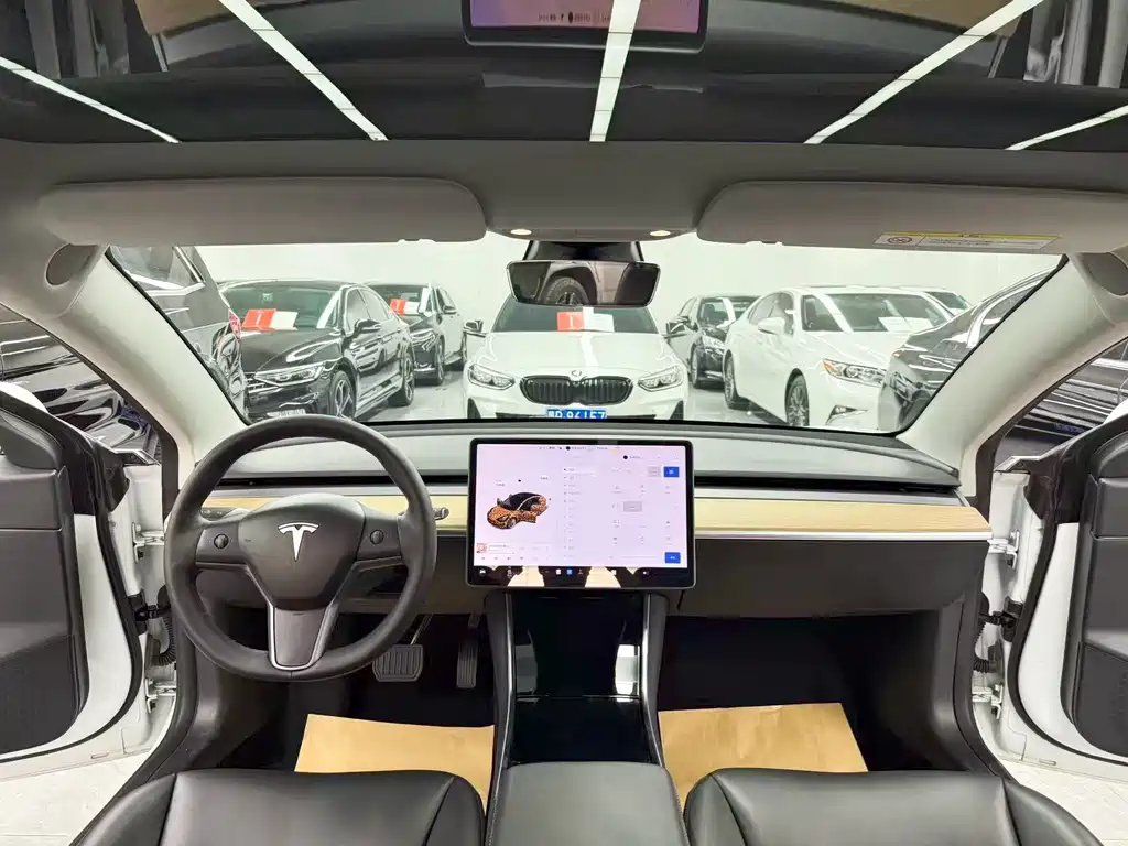 Tesla Model 3 — миниатюра 9