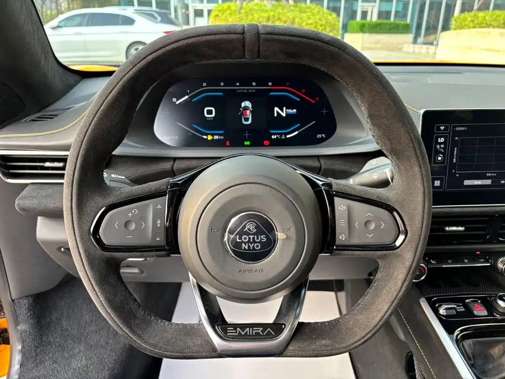Lotus Emira — миниатюра 5