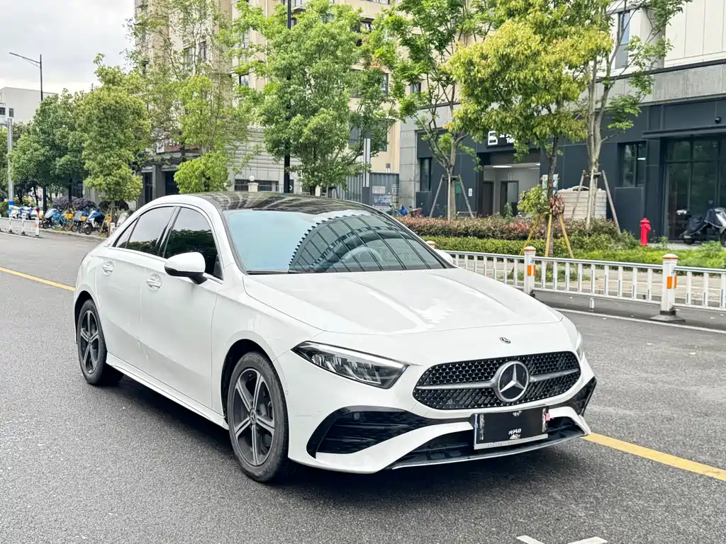 Mercedes-Benz A-Class A 2024 A 200 L Fashion