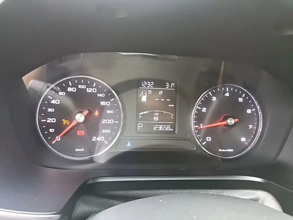 Roewe RX5 — миниатюра 12