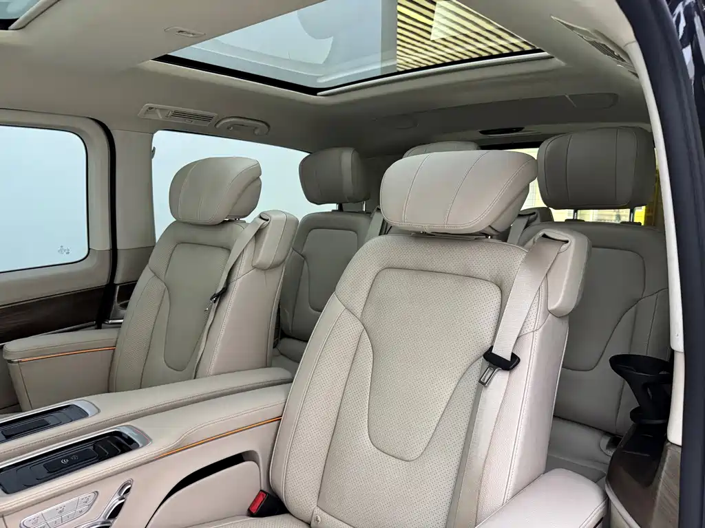 Mercedes-Benz V-Class — миниатюра 30