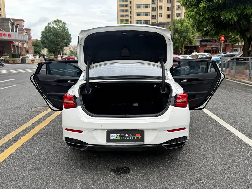 Hongqi Hongqi H5 — миниатюра 16