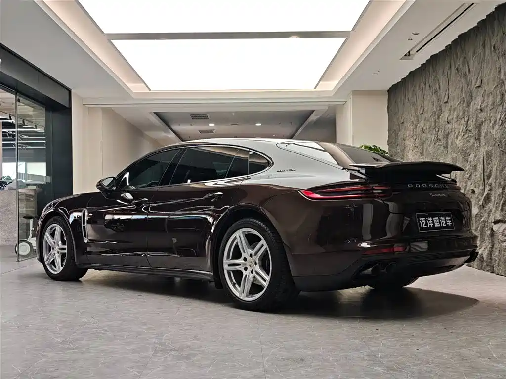 PORSCHE PANAMERA