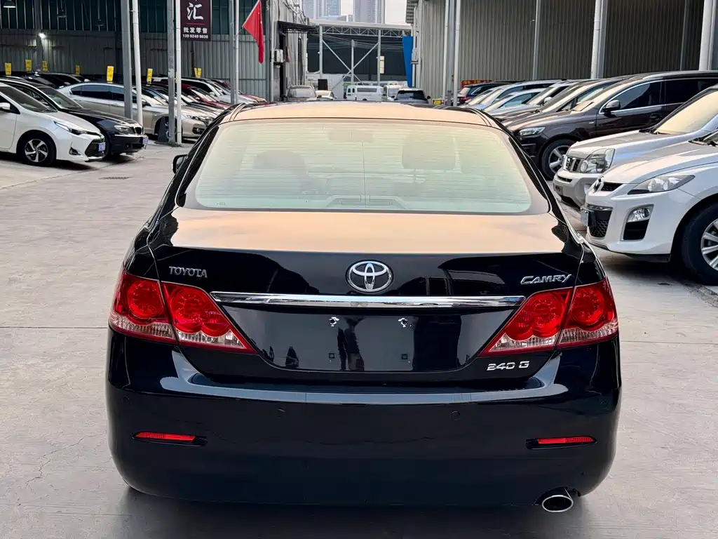 Toyota Camry — миниатюра 5