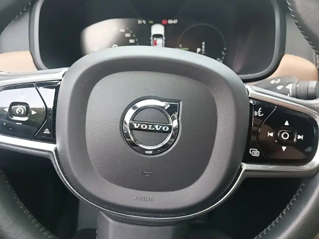 Volvo S90 PHEV — миниатюра 11