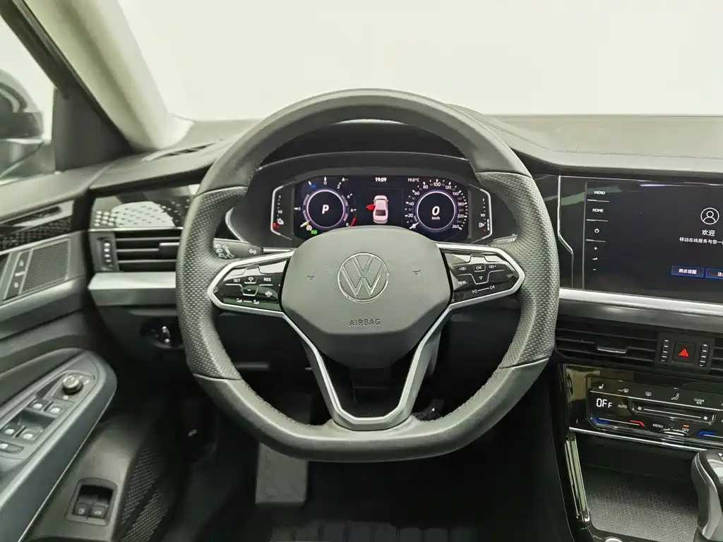 Volkswagen Passat PHEV — миниатюра 11