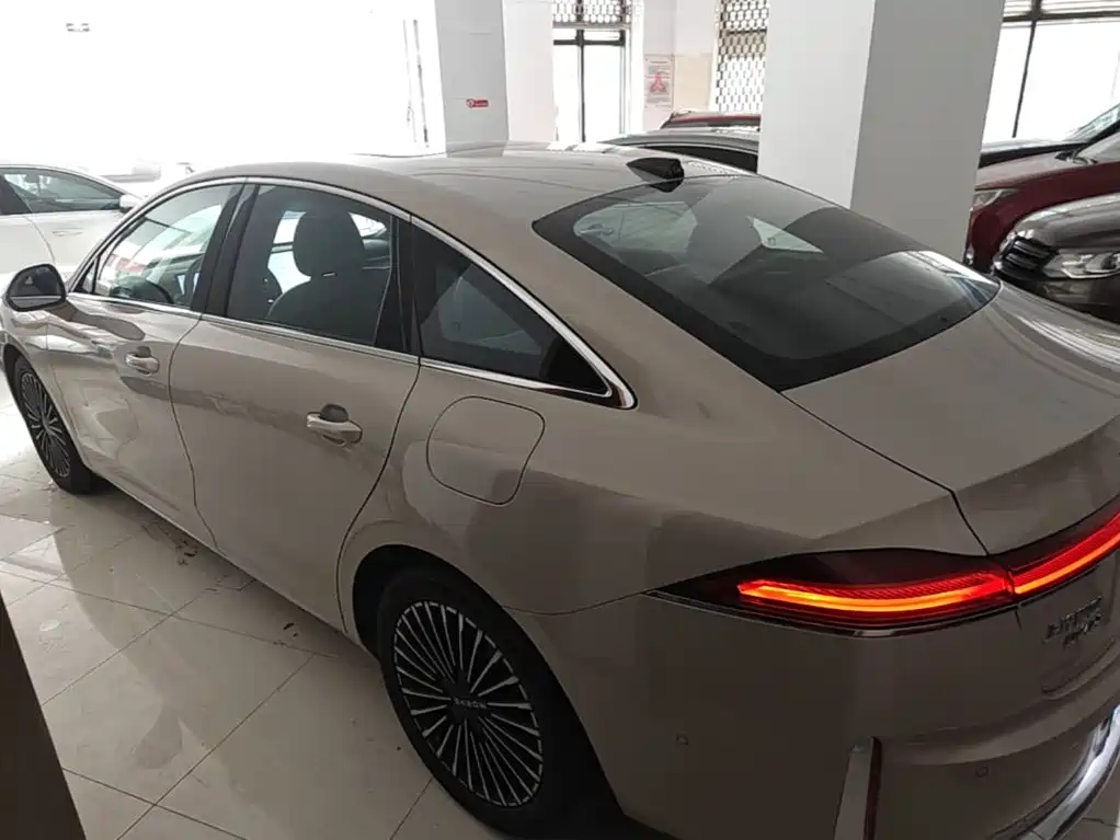 Roewe M7 DMH — миниатюра 5
