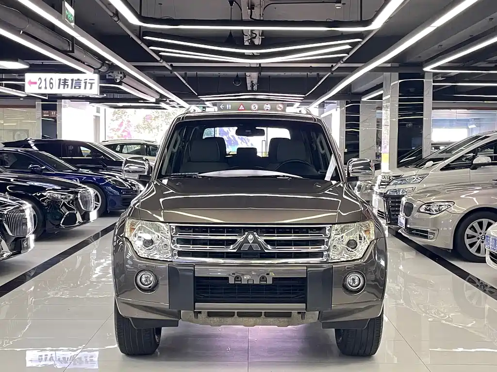 Mitsubishi Pajero (Import) — миниатюра 2