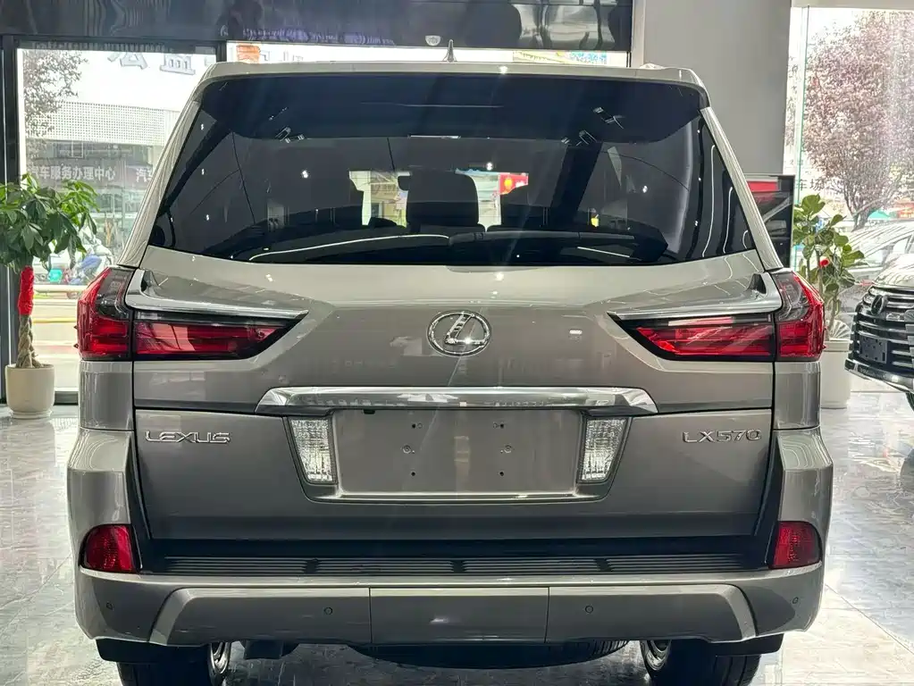 Lexus LX — миниатюра 7