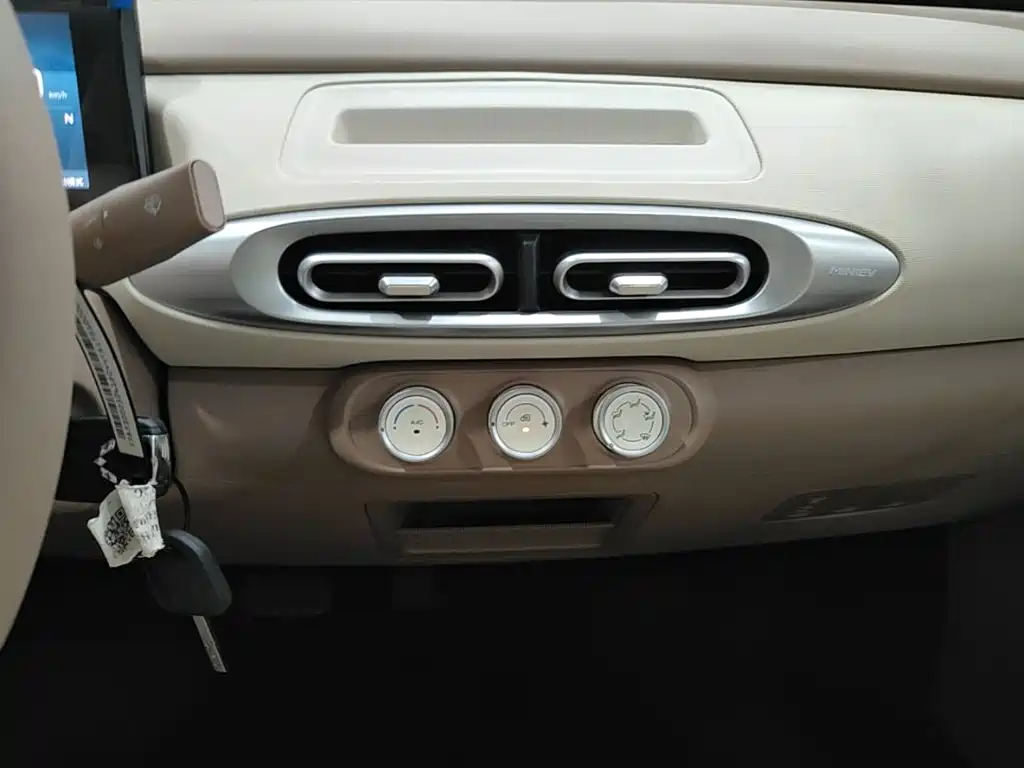 Wuling MINIEV — миниатюра 13