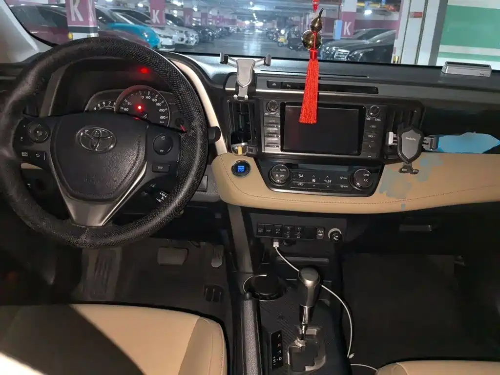 Toyota RAV4 — миниатюра 5