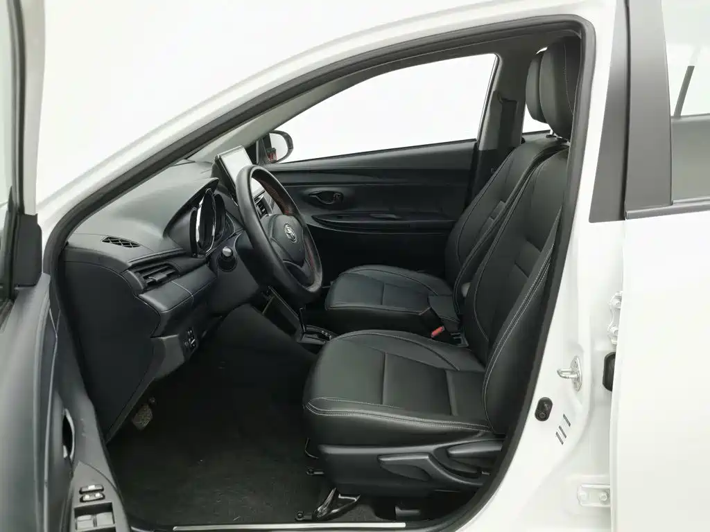 Toyota Yaris L — миниатюра 10
