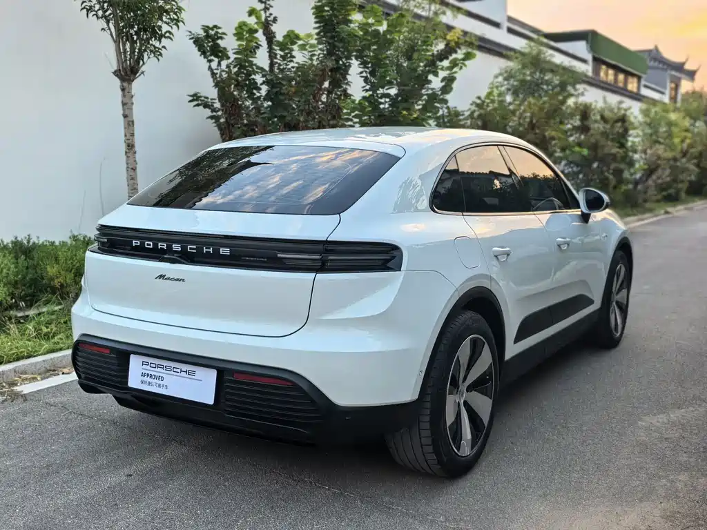 Porsche Macan EV — миниатюра 3