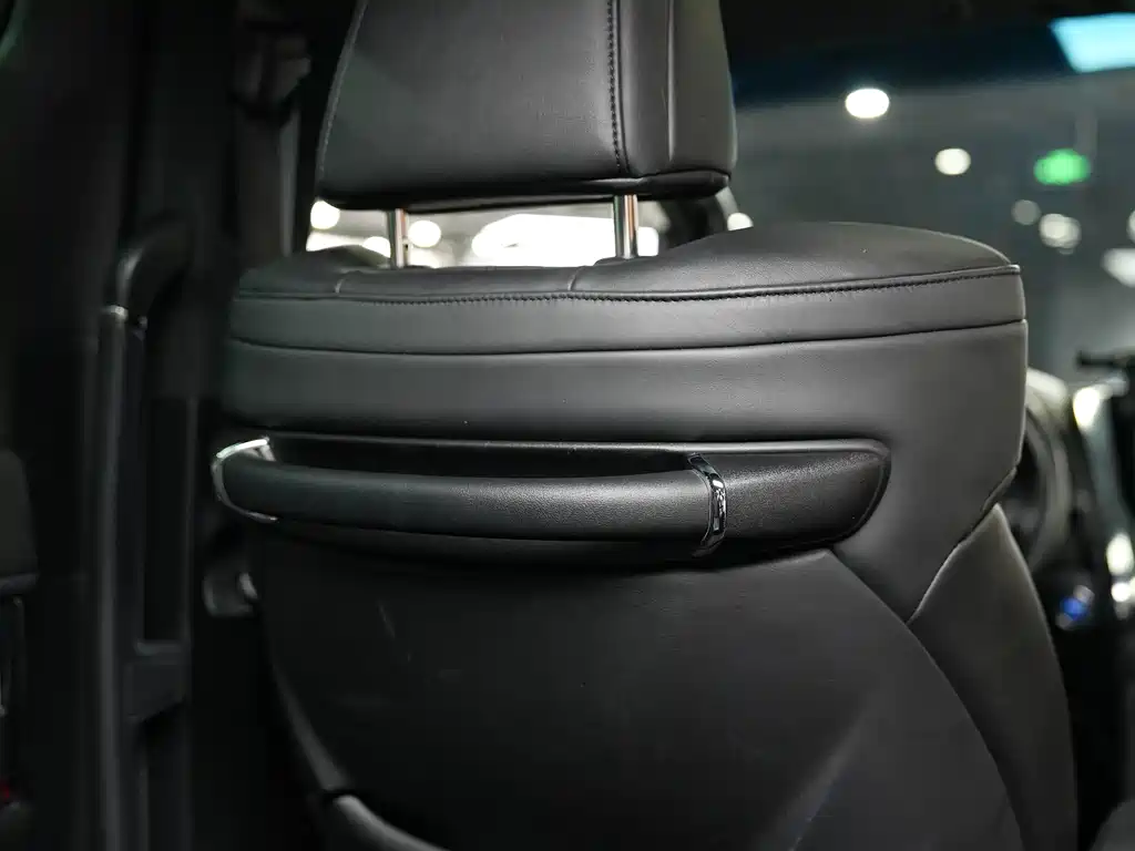 Toyota Alphard — миниатюра 36