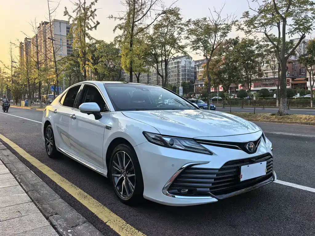 Toyota Camry — миниатюра 3