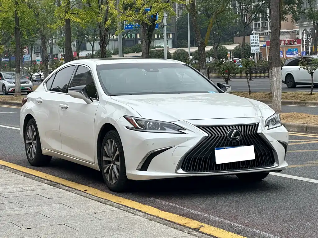 Lexus ES — миниатюра 3