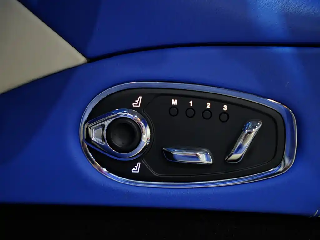 Aston Martin DB11 — миниатюра 34