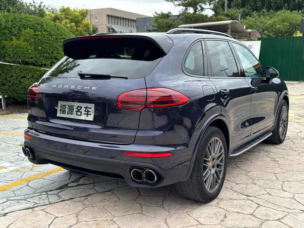 Porsche Cayenne — миниатюра 3
