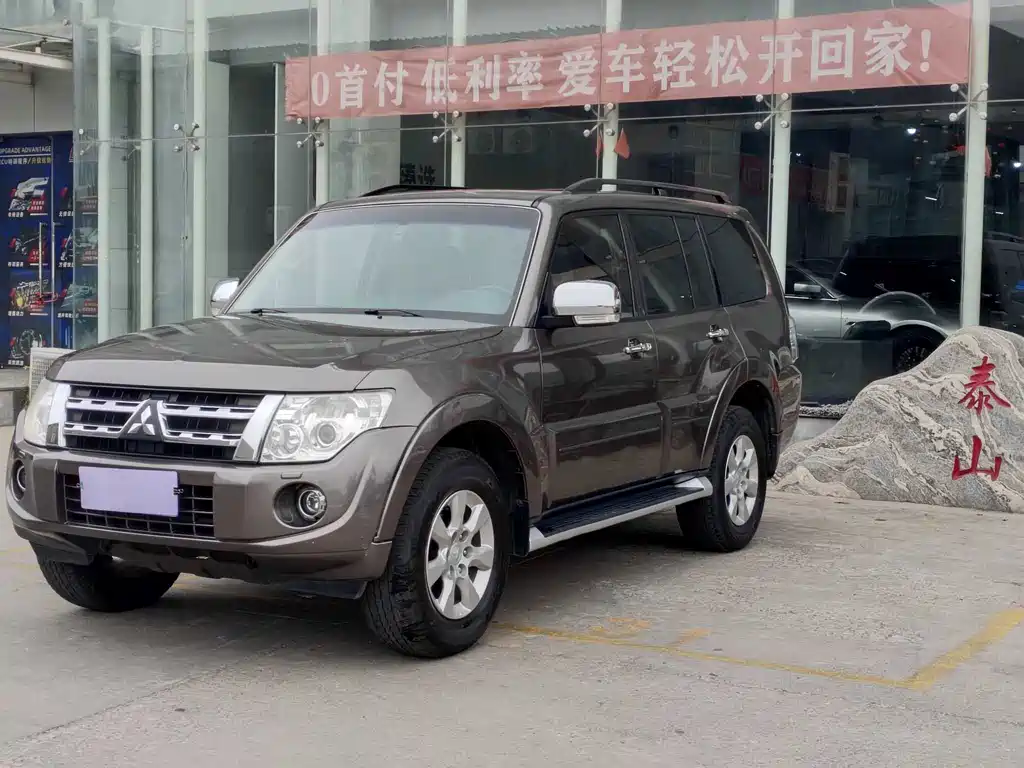 Mitsubishi Pajero (Import) 2014