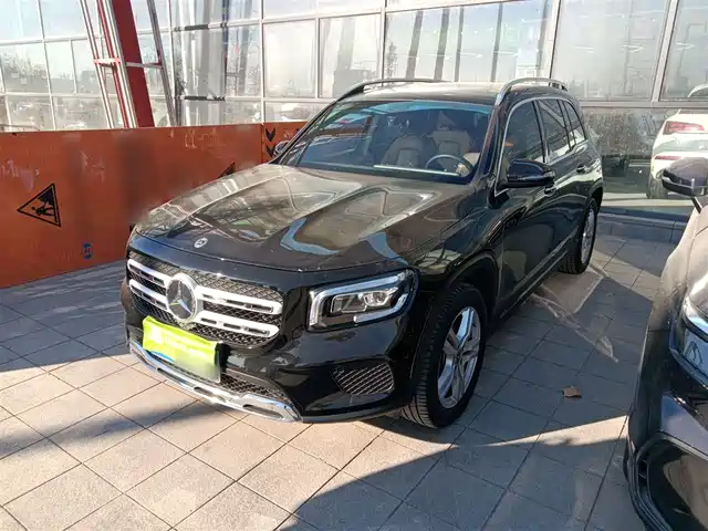 MERCEDES BENZ GLB