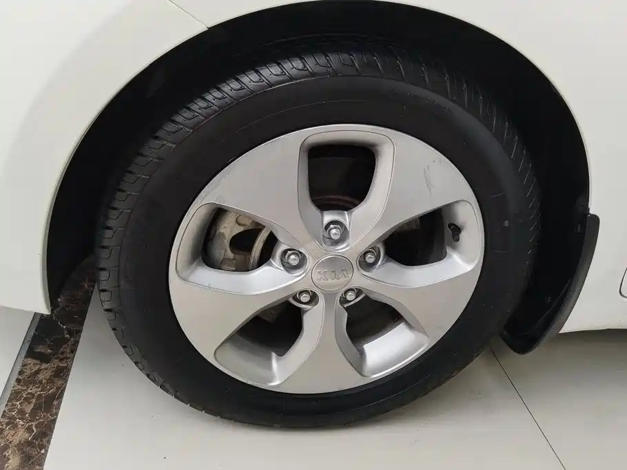 Kia Carens — миниатюра 6
