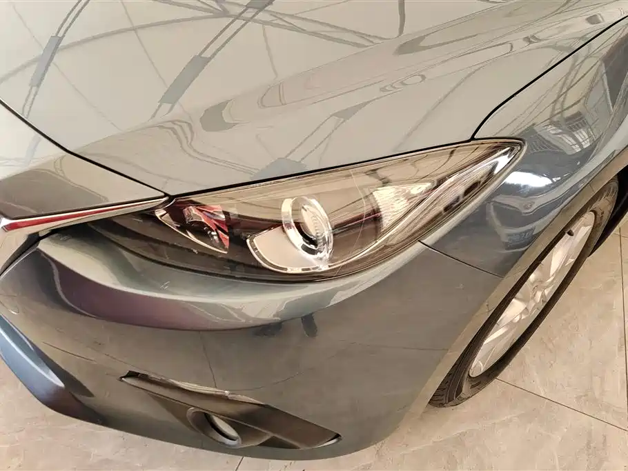 Mazda Mazda3 3 2014 1.5L AT Luxury