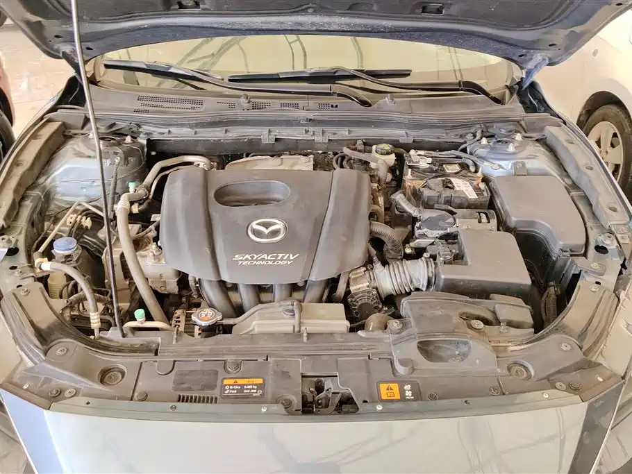 Mazda Mazda3 3 2014 1.5L AT Luxury