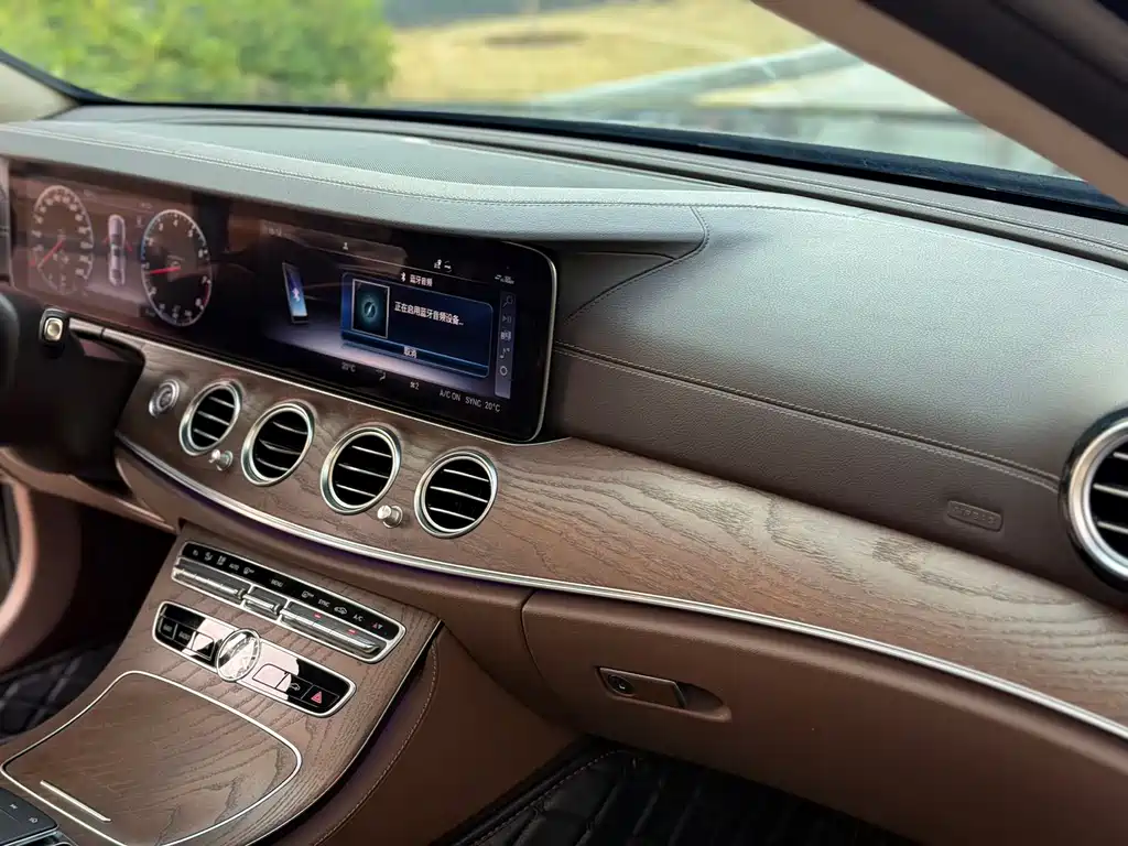 MERCEDES-BENZ E CLASS