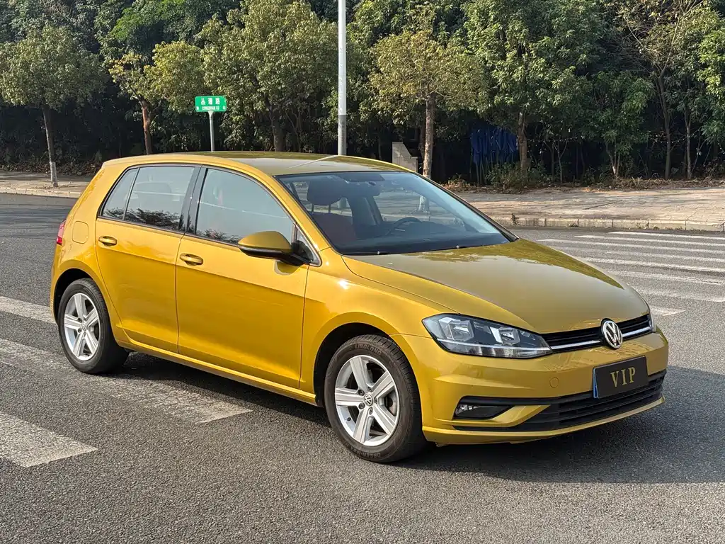 VOLKSWAGEN GOLF