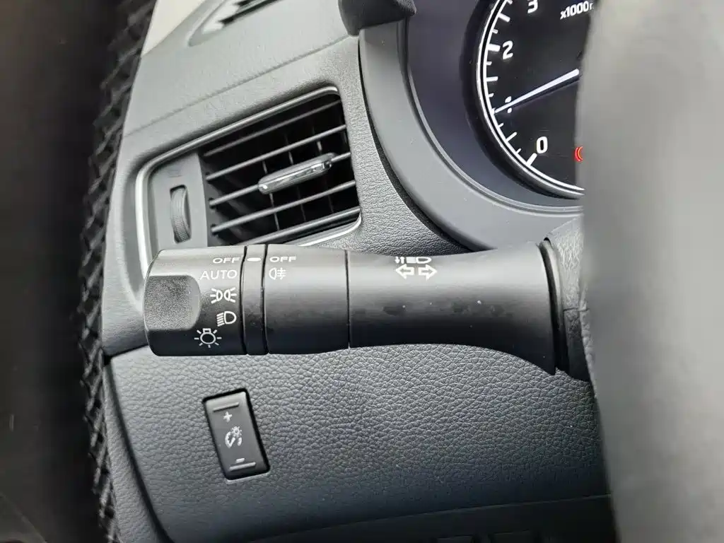Nissan Tiida — миниатюра 21