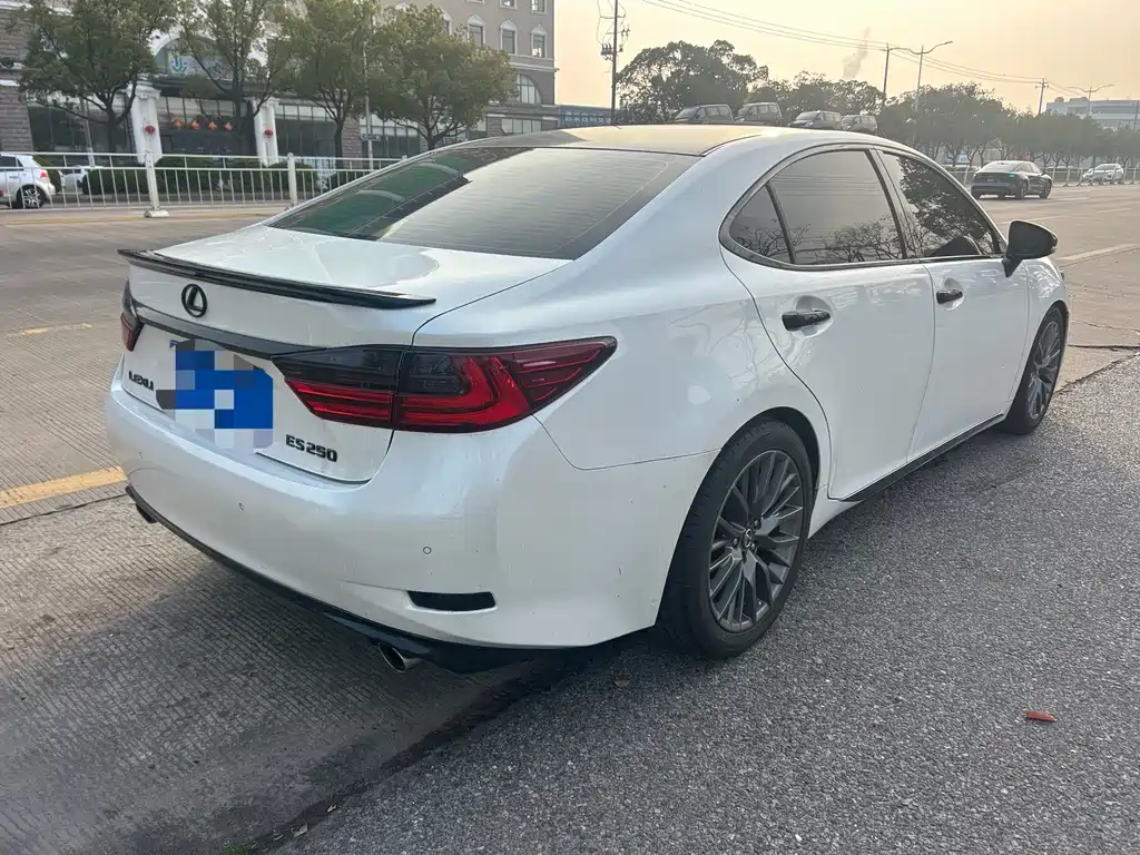 Lexus ES — миниатюра 4